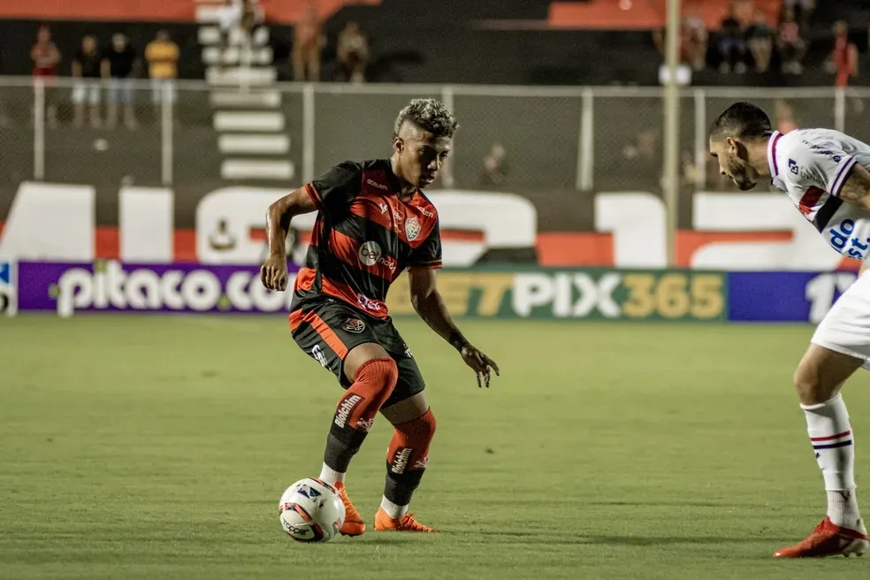 Alisson jogou 21 partidas na temporada 2022 e marcou um gol