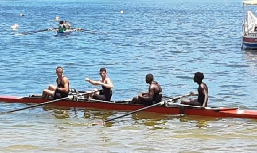 Vitória foi representado por doze remadores e foi comandado comandada pelo técnico Antônio Silva