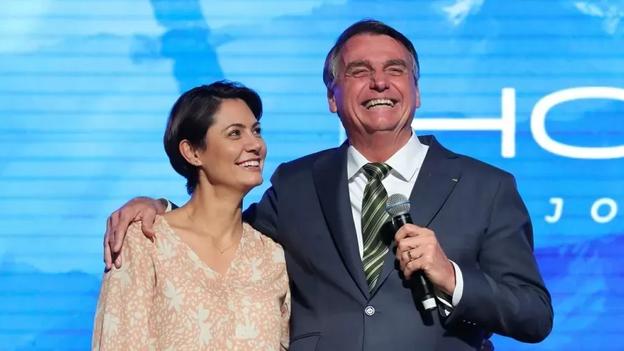 Primeira-dama e presidente durante culto evangélico