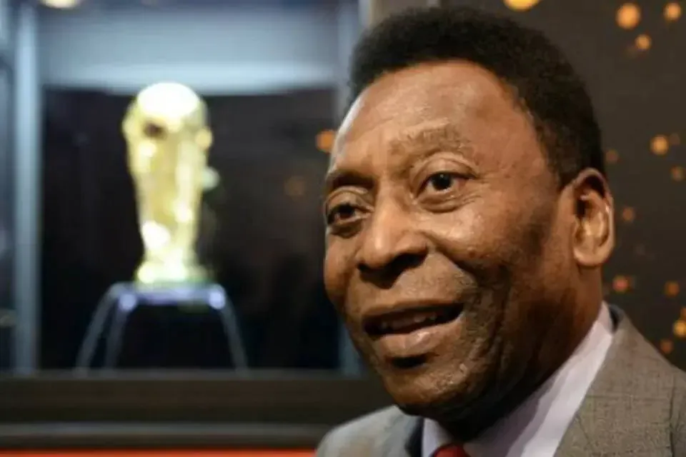 Pelé passou por uma avaliação médica e foi direcionado a um quarto comum