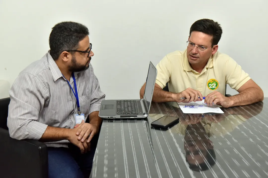 Na foto: Deputado João Roma em Entrevista ao Jornal A Tarde antes da eleição.