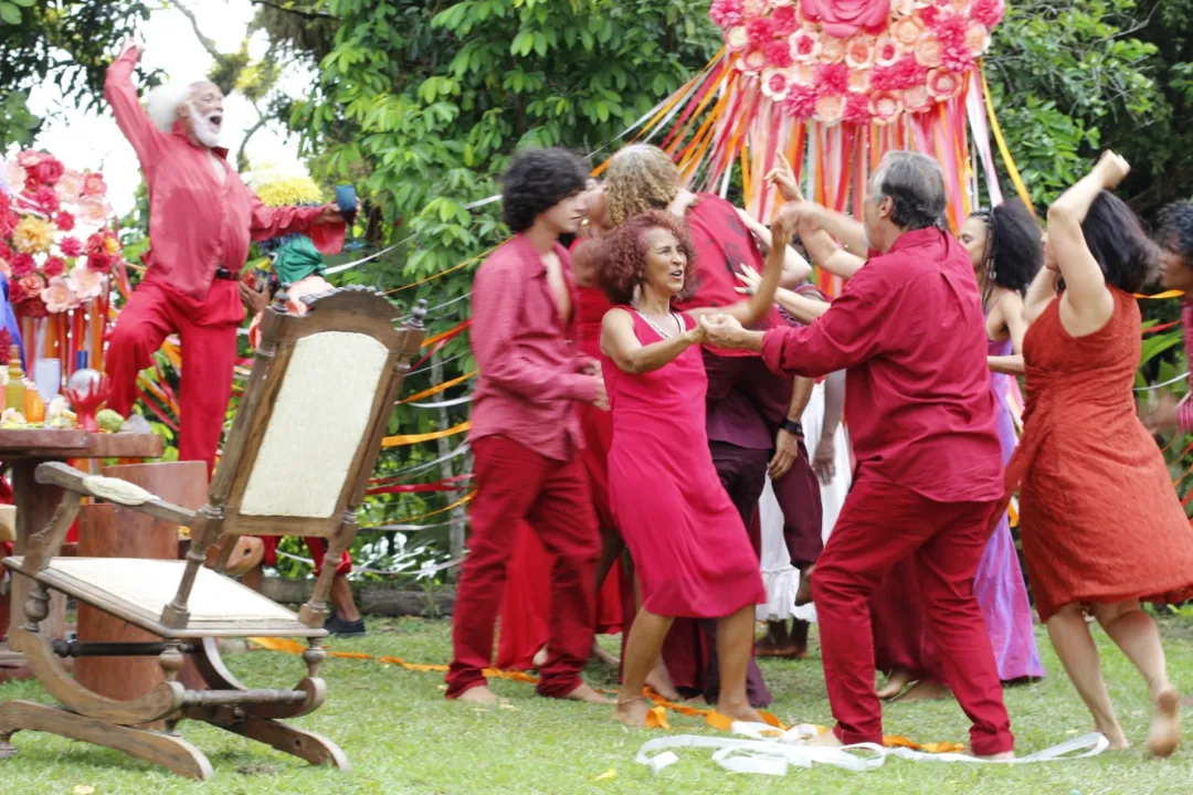 O filme conta a história de uma família que há muito tempo não se via e se reencontram na pequena Itabaína (cidade fictícia) para rever a matriarca e comemorar os seus noventa anos