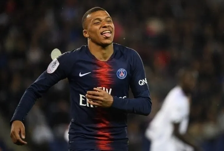 Camisa 9 se tornou o maior artilheiro da seleção francesa