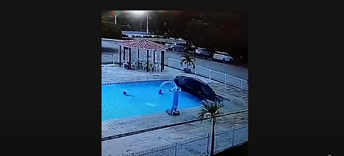 O momento do acidente foi registrado por uma câmera de segurança do hotel