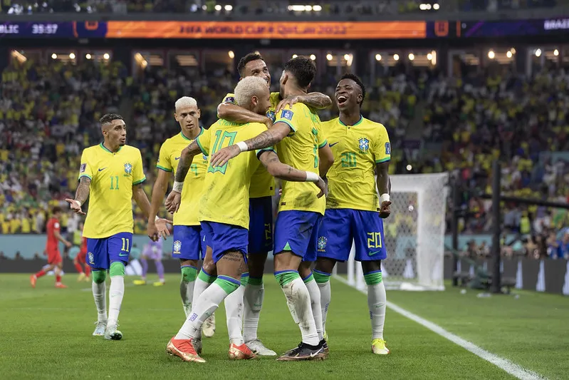 Brasil goleia Coreia do Sul e avança na Copa do Mundo