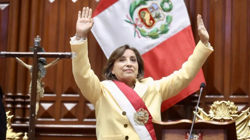 Dina Boluarte, nova presidente do Peru no momento em que tomou posse