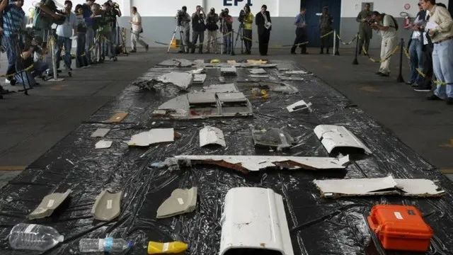 Destroços e objetos da aeronave Air France A330, o voo AF447, apresentados no Recife, em junho de 2009