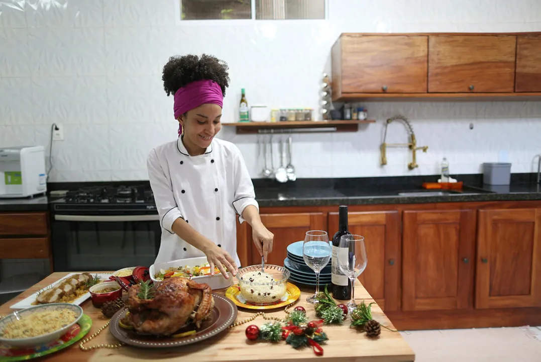 Millena Santiago, dona de um serviço de entrega de comidas artesanais