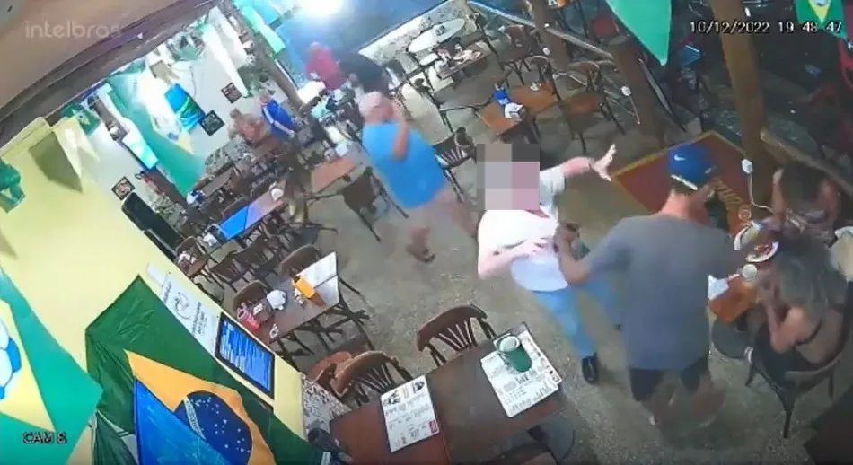 Os bares ficam na Rua Minas Gerais, no bairro da Pituba.