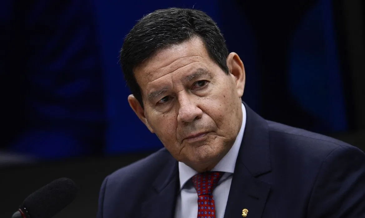 Hamilton Mourão (Republicanos) é vice-presidente da República