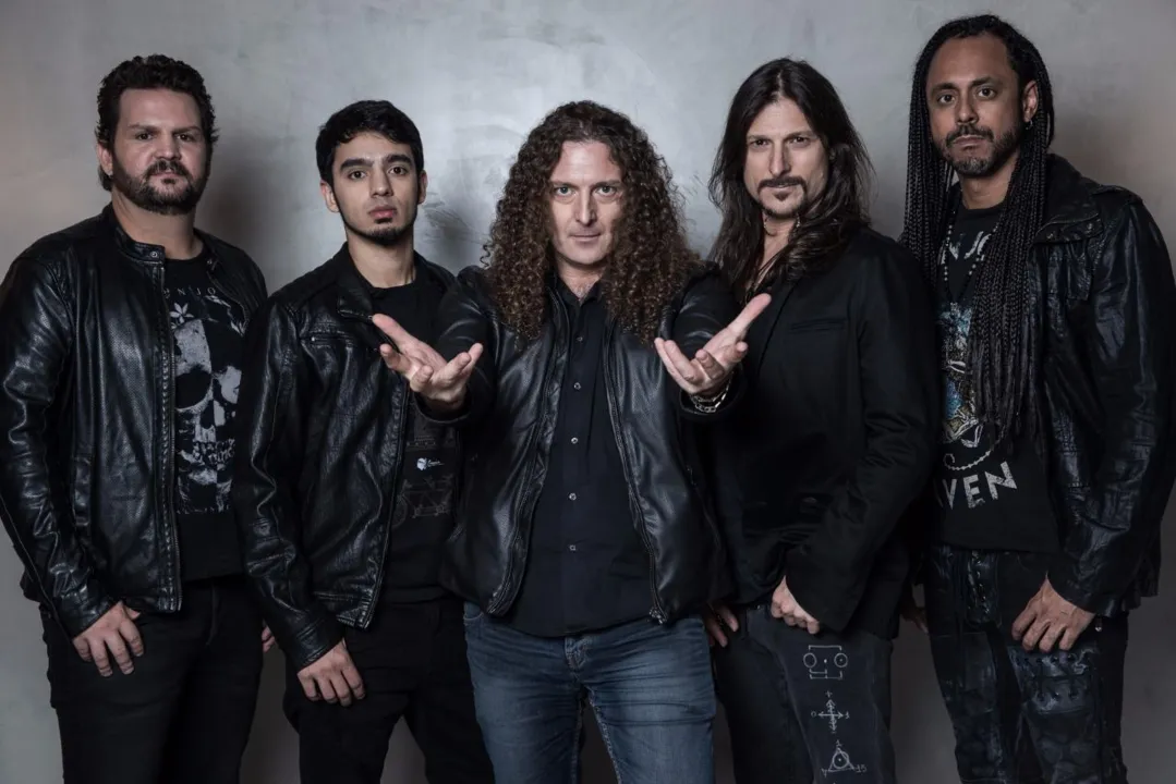 Angra 2022: Felipe Andreoli (baixo), Marcelo Barbosa (guitarra), Fabio Lione (vocal), Rafael Bittencourt (guitarra) e Bruno Valverde (bateria)