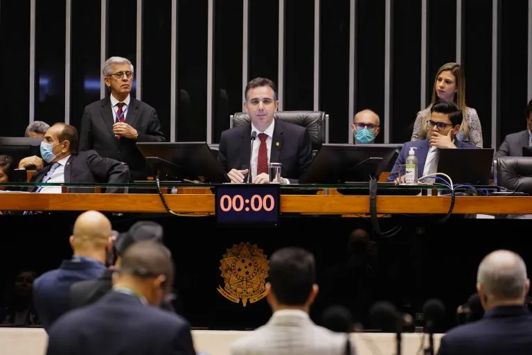 Imagem ilustrativa da imagem Em meio à votação no STF, Congresso muda regras do orçamento secreto