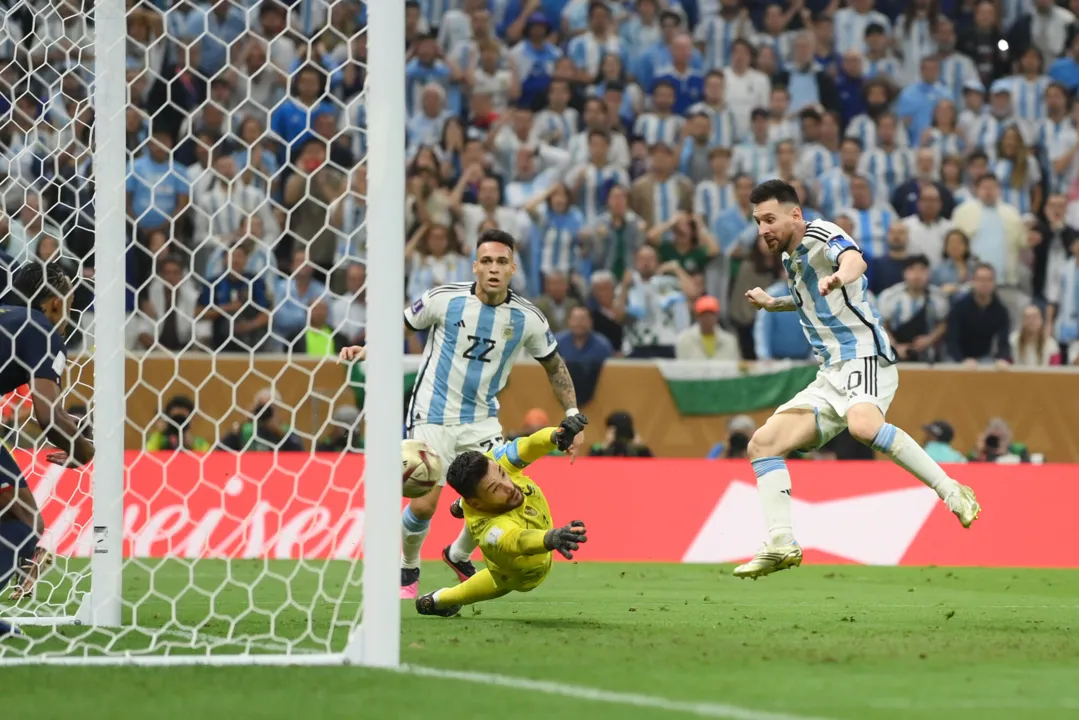 Messi iguala ídolos da história argentina com conquista da Copa do Mundo