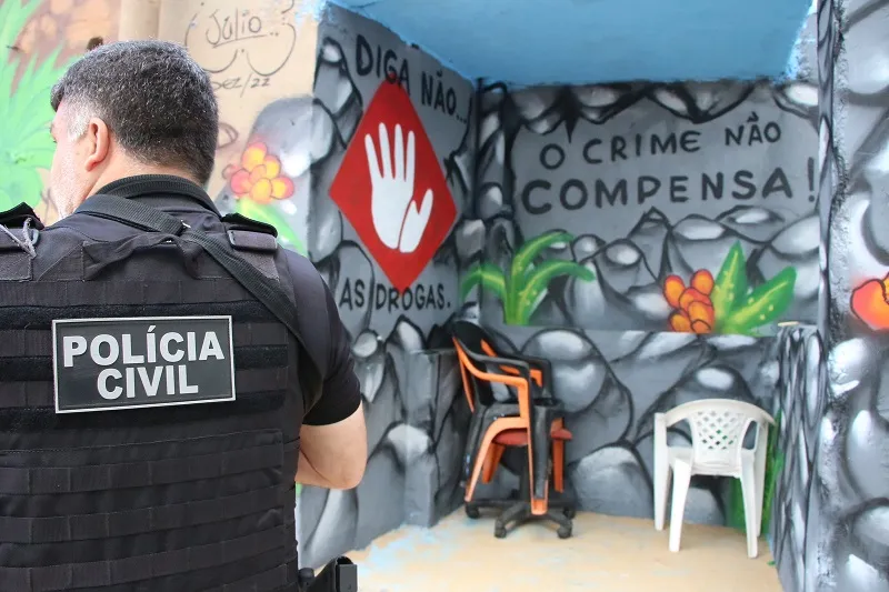 Uma denúncia anônima levou os policiais até uma residência aparentemente abandonada