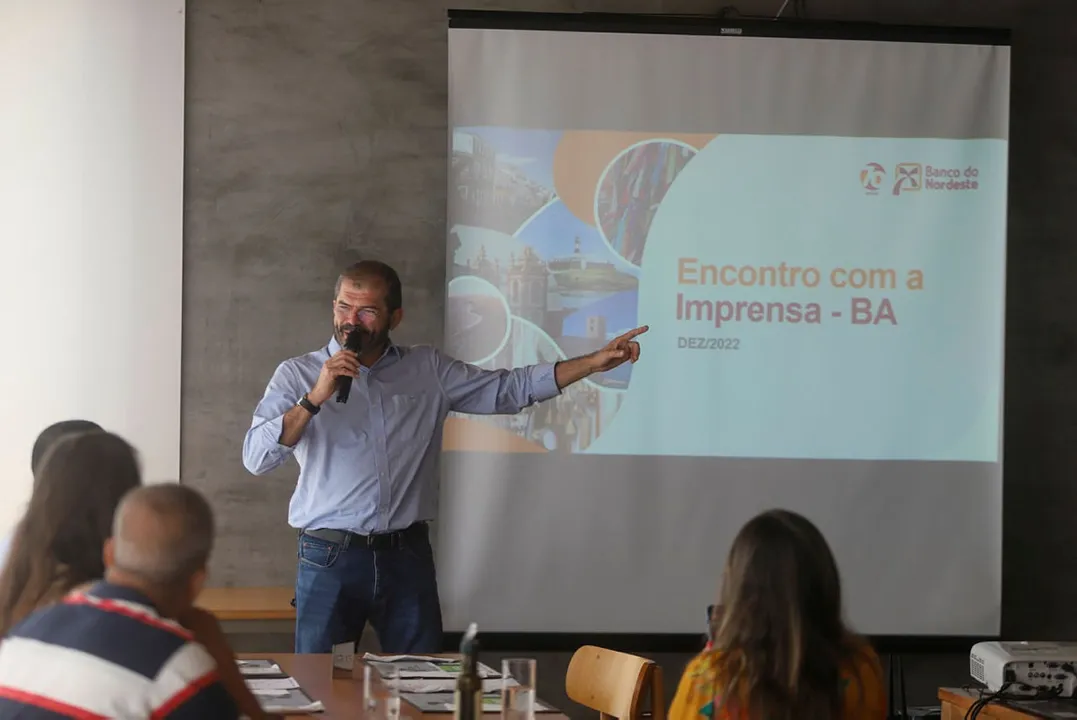 Presidente do Banco do Nordeste, José Gome apresentando balanço para jornalistas