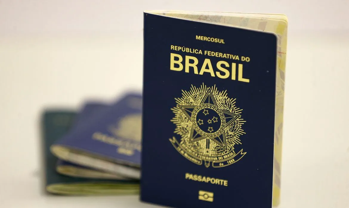 Para emitir um passaporte, é preciso pagar uma taxa de R$ 257,25