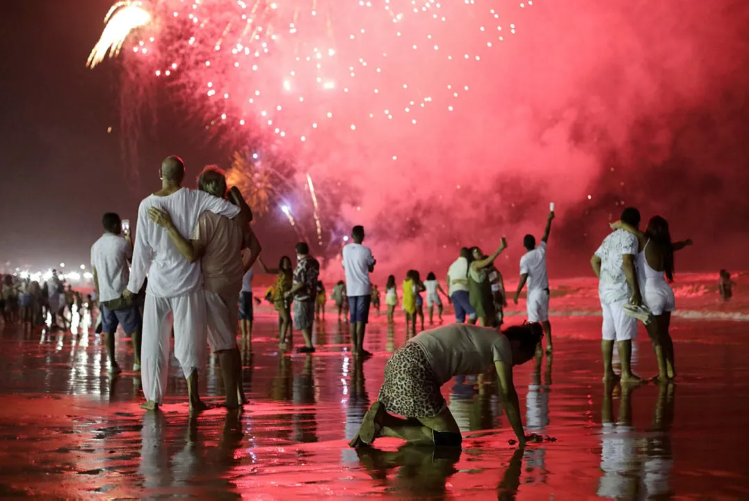 Brasil mantém conexão com o mar na virada do ano