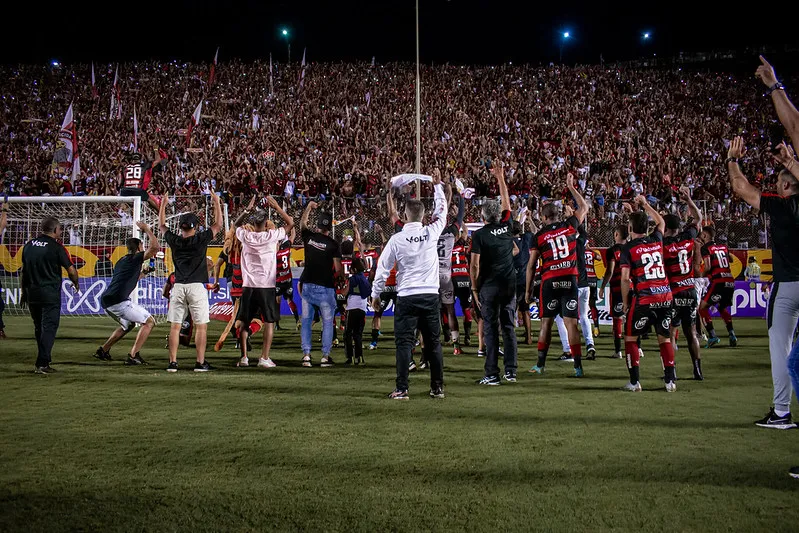 Vitória sobe para a Série B com o apoio da torcida