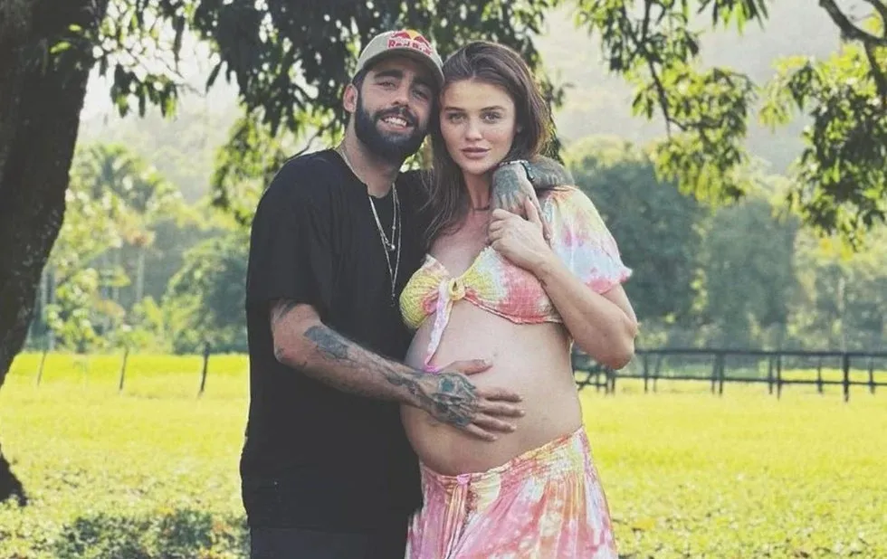 O surfista Pedro Scooby e a modelo Cíntia Dicker