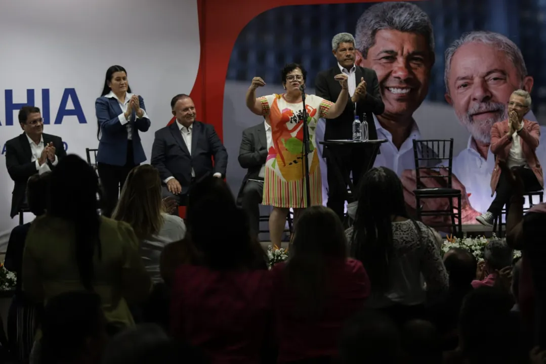 Elisângela dos Santos Araújo durante discurso ao ser anunciada por Jerônimo para assumir a SPM