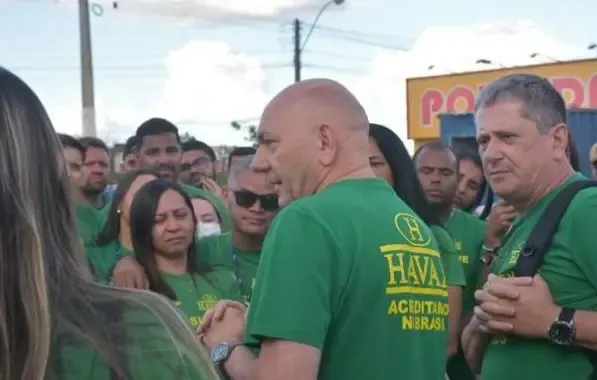 Luciano Hang conversou com funcionários da Havan ao chegar em Vitória da Conquista