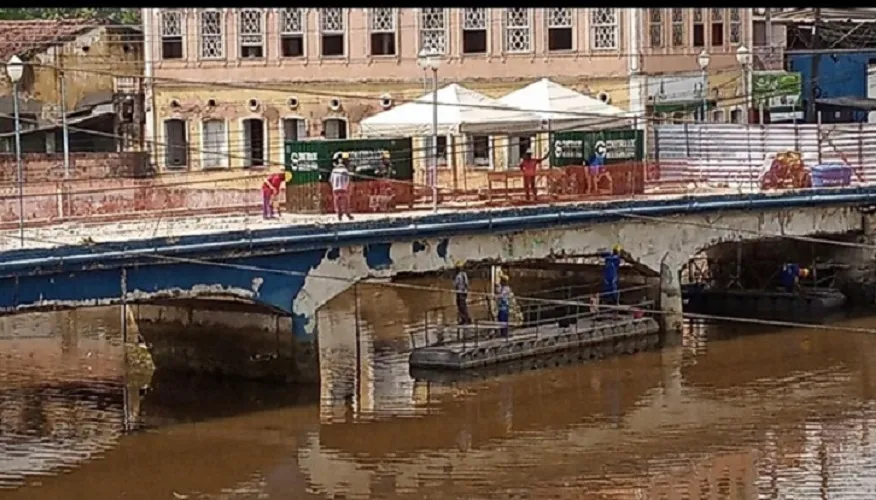 Ponte foi interditada após determinação do Ministério Público do Estado, após engenheiros responsáveis condenarem estrutura