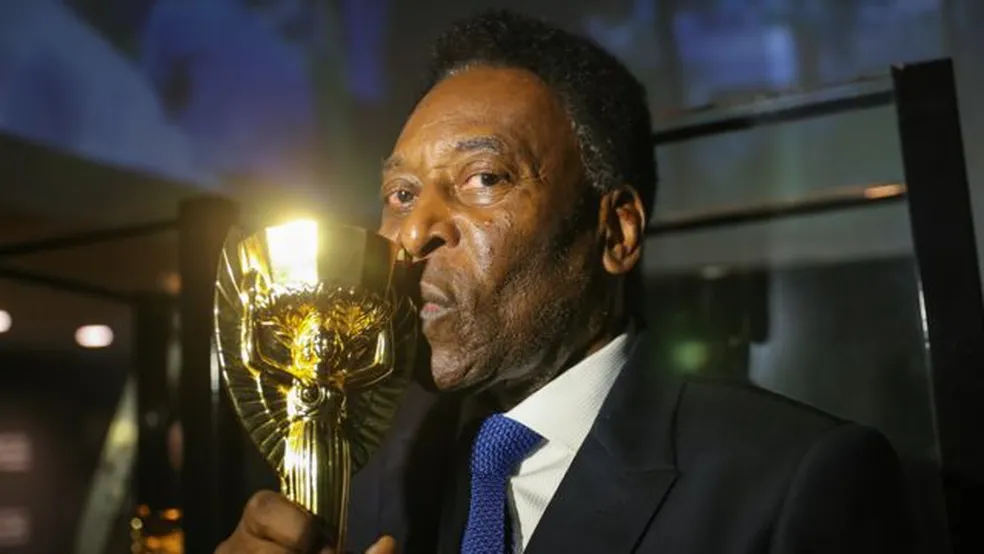 Imagem ilustrativa da imagem Atestado de óbito revela causas da morte de Pelé