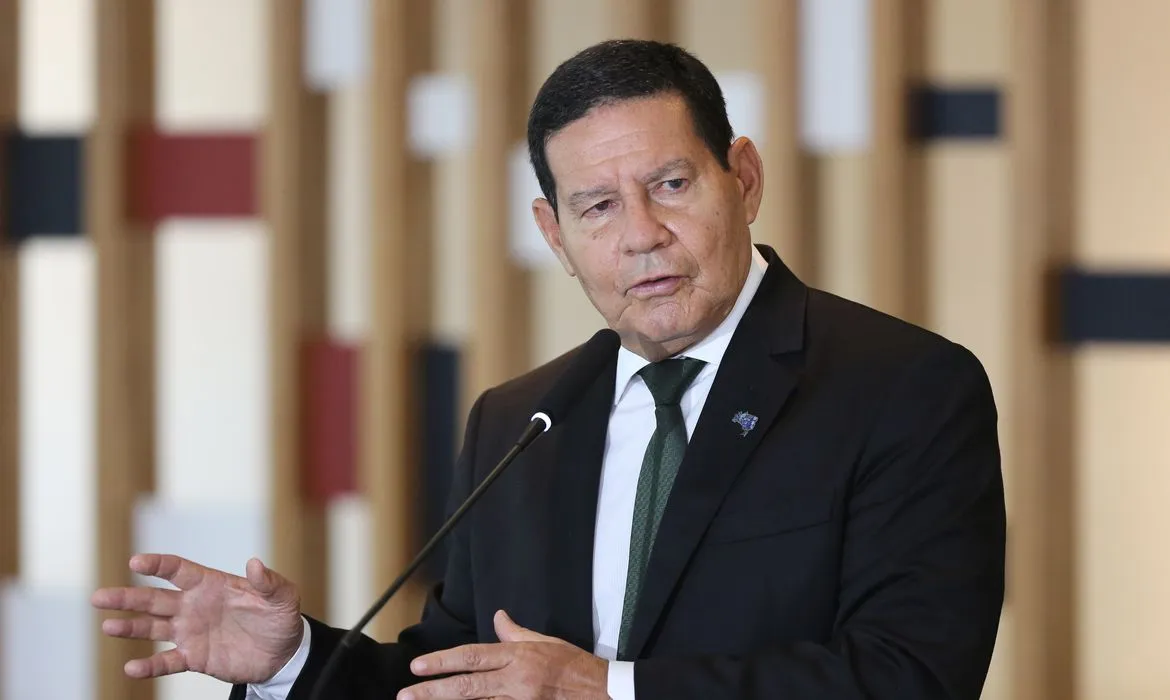 Um dos decretos assinados por Mourão prorroga até 31 de dezembro de 2024 o prazo para a concessão de incentivos fiscais por meio do Padis