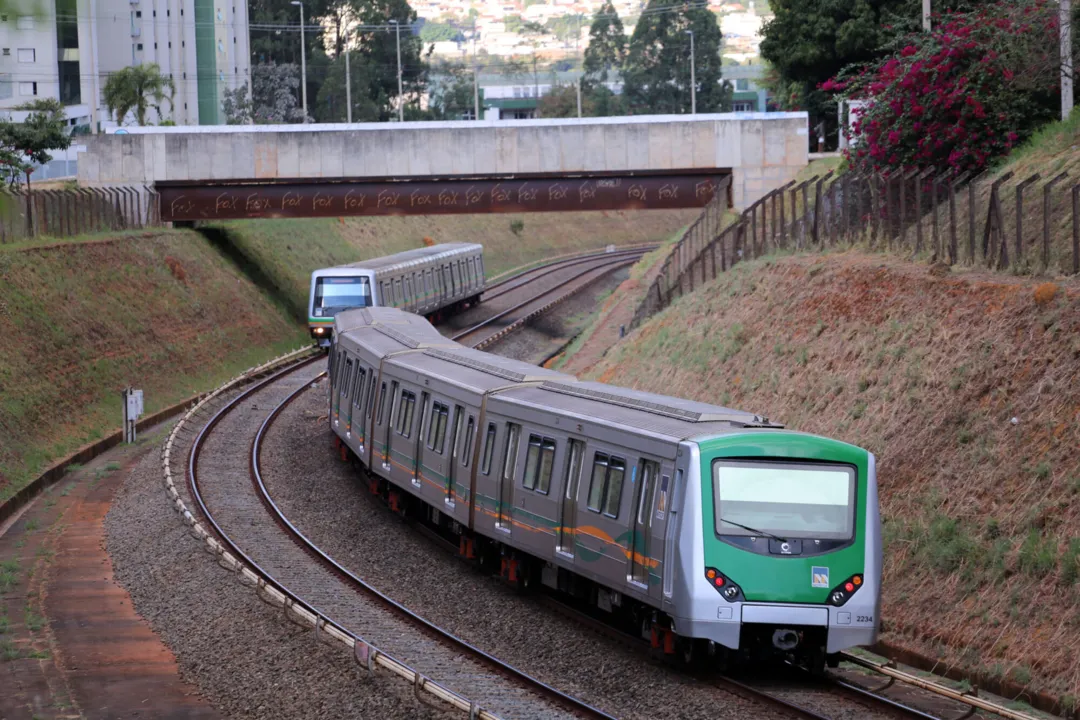 Suspeita de bomba paralisou os trens do metrô que circulam por Brasília