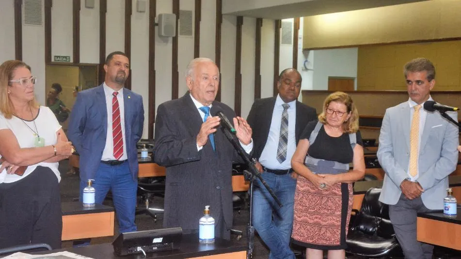 Parlamentares homenageiam o ex-deputado Jurandy Oliveira