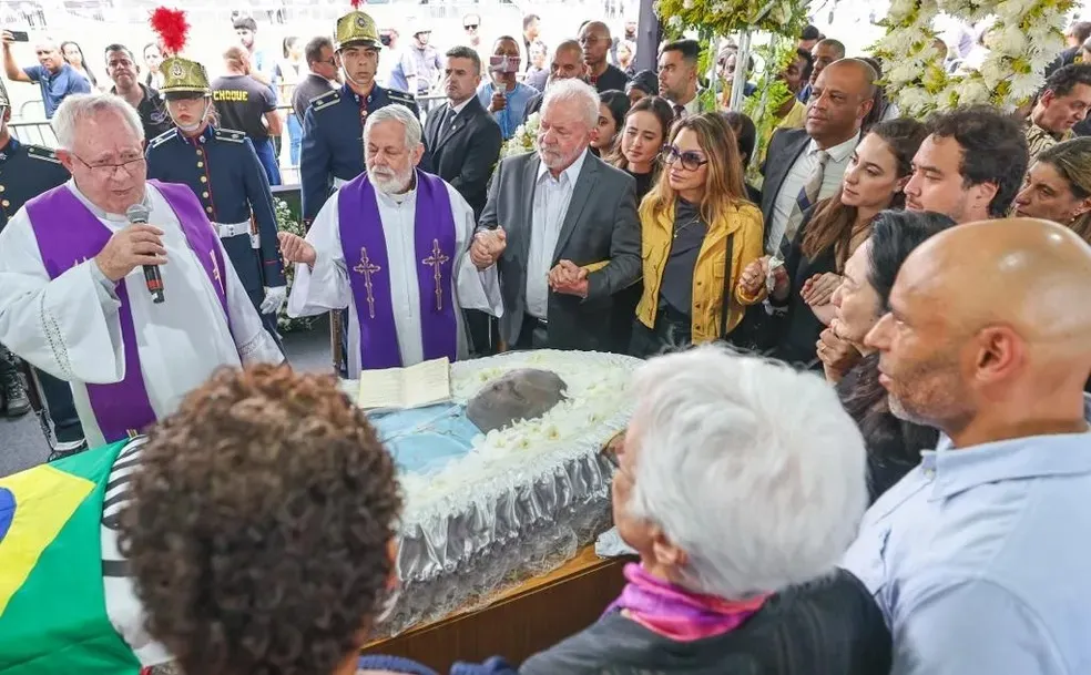 Presidente Lula esteve presente na Vila Belmiro para o velório de Pelé
