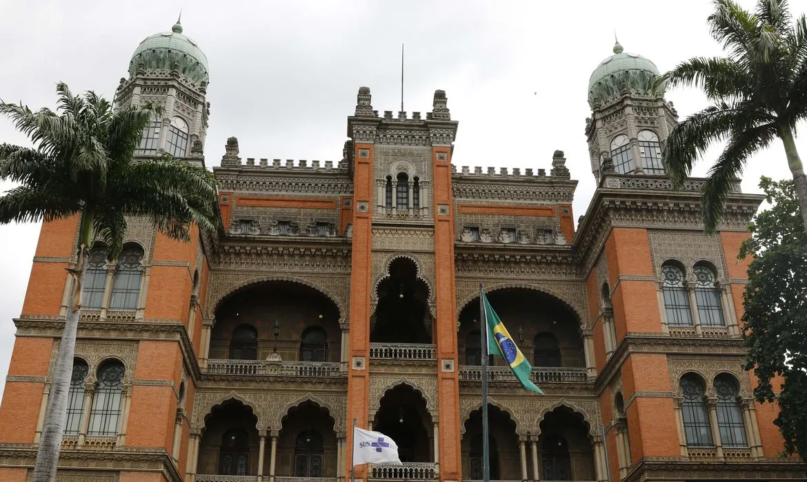 Casos de Síndrome Respiratória Aguda Grave (SRAG) entre adultos estão com tendência lenta de queda