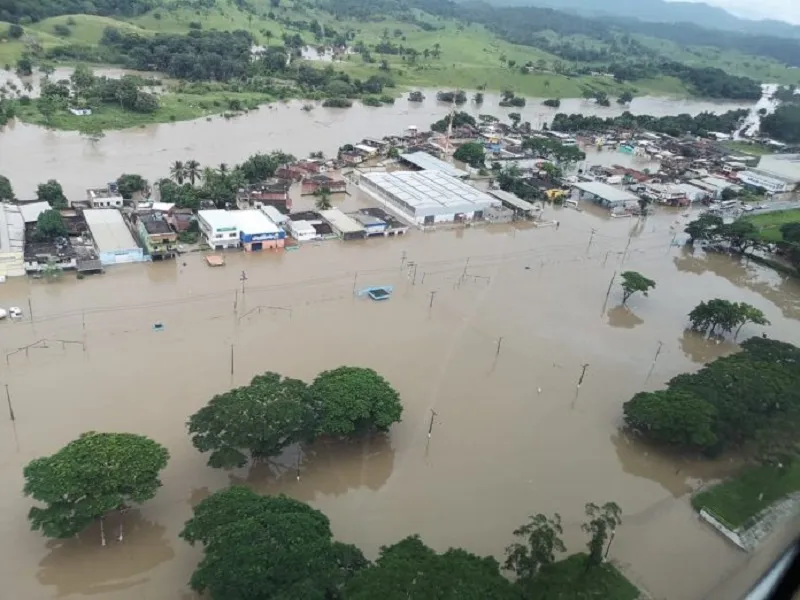 Vitória da Conquista e Cândido Sales foram castigadas pelas fortes chuvas