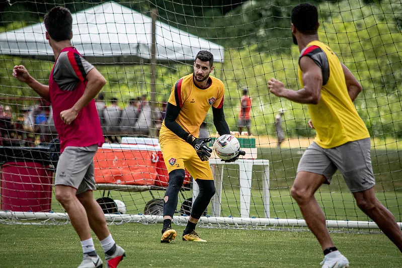 Elenco do Vitória se reapresenta de olho no Jacuipense