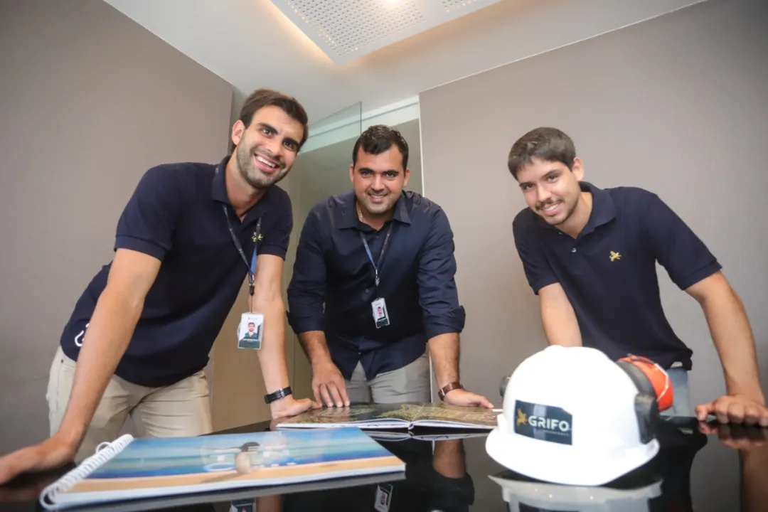 Da esquerda para a direita, Caio Bernardes, Daniel Gedeon e Thiago Oubina, da Grifo Engenharia, que faz planos de aumentar a equipe ainda  no primeiro semestre