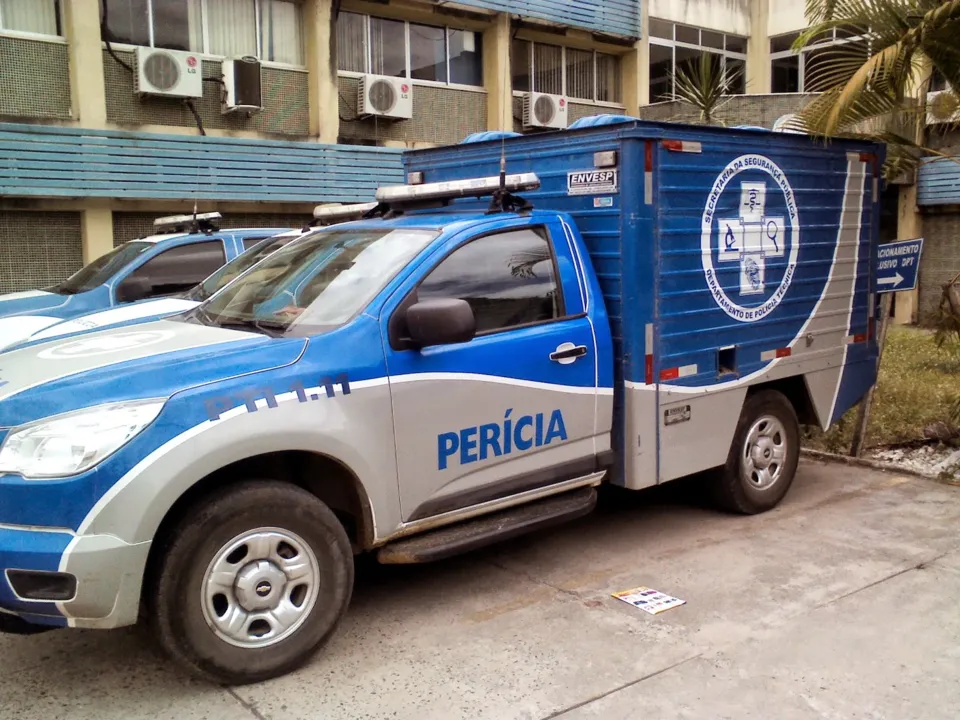 Segundo a Polícia Civil, a vítima foi encontrada sobre um colchão carbonizado