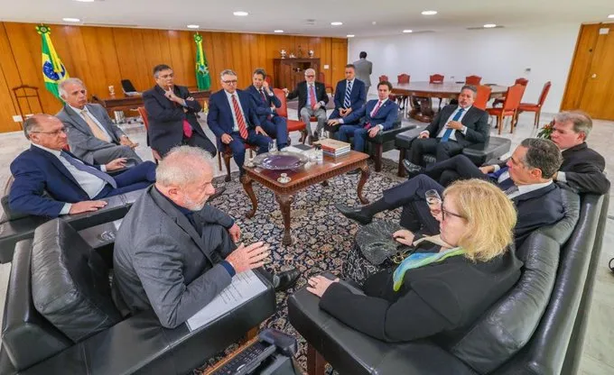 Presidente Lula se reuniu com representantes de todos os poderes para avaliar os episódios de domingo