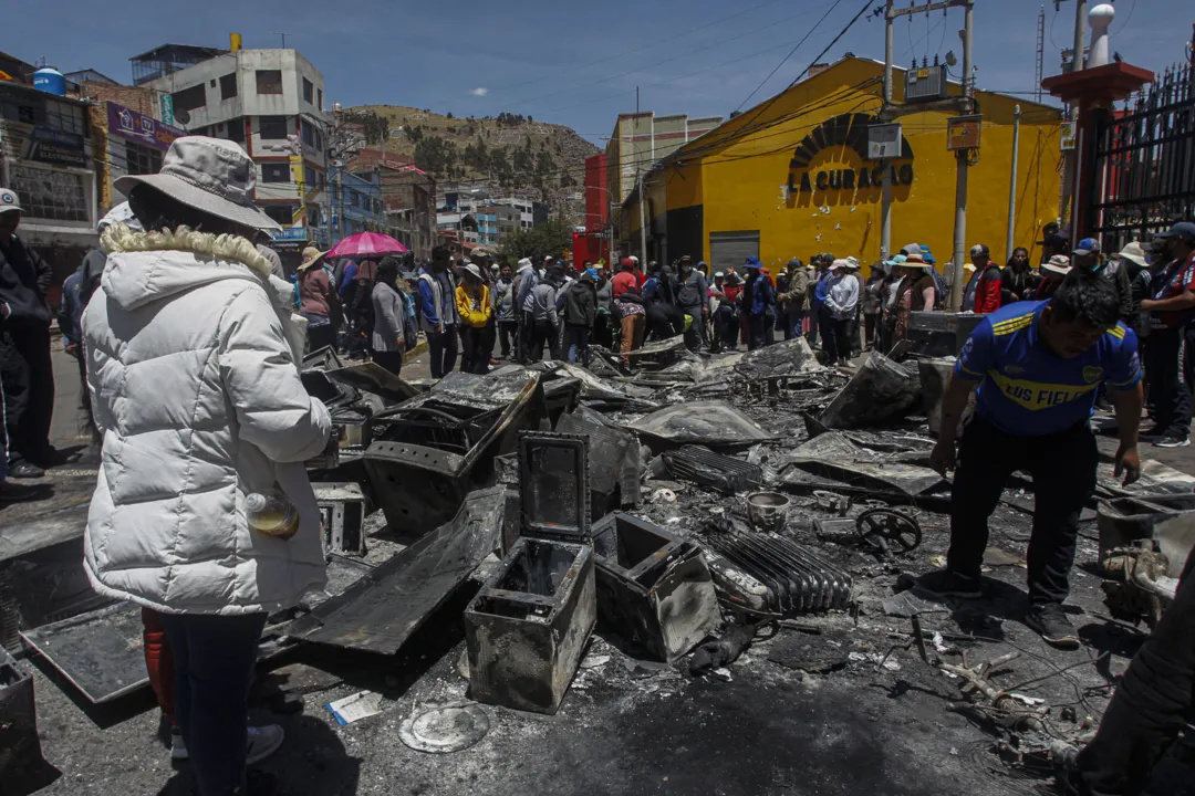 Na segunda-feira, 9, 17 pessoas morreram em confrontos entre manifestantes e policiais