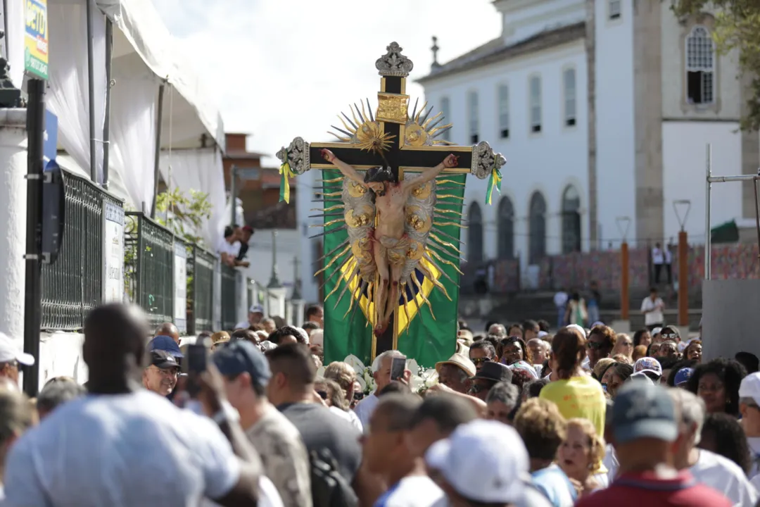 Fiéis caminharam da Colina Sagrada até a Ponta de Humaitá, para o  cortejo pela Baía de Todos-os-Santos