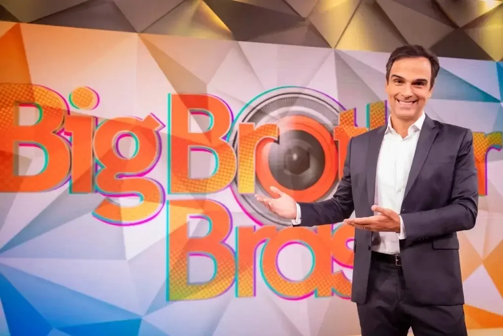 O programa segue sendo apresentado por Tadeu Schmidt.