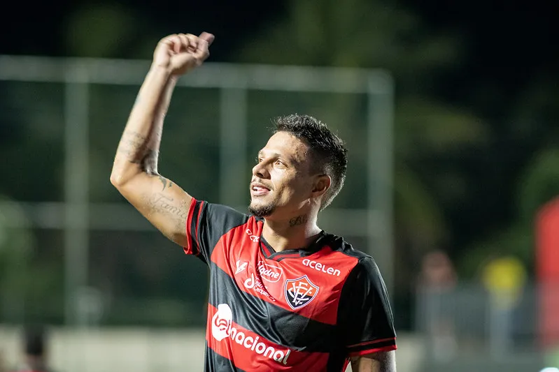 Se recuperando de lesão, Rafinha quer seguir como titular do Vitória