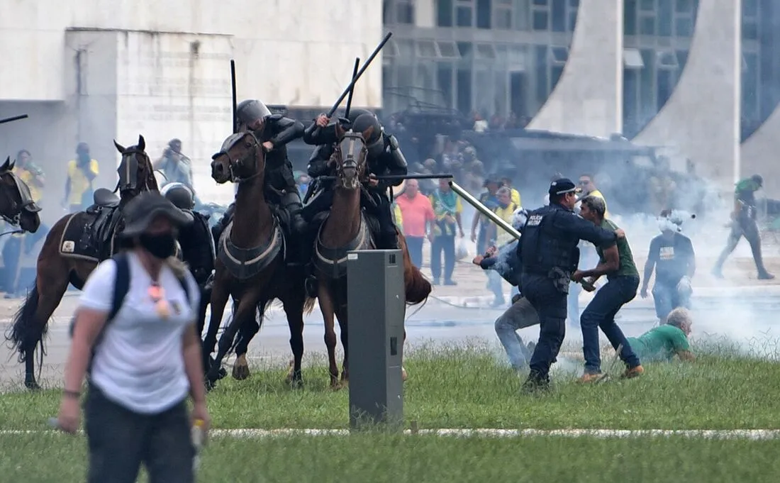 Deputado do Psol pede punição para pais que levaram crianças em atos terroristas em Brasília