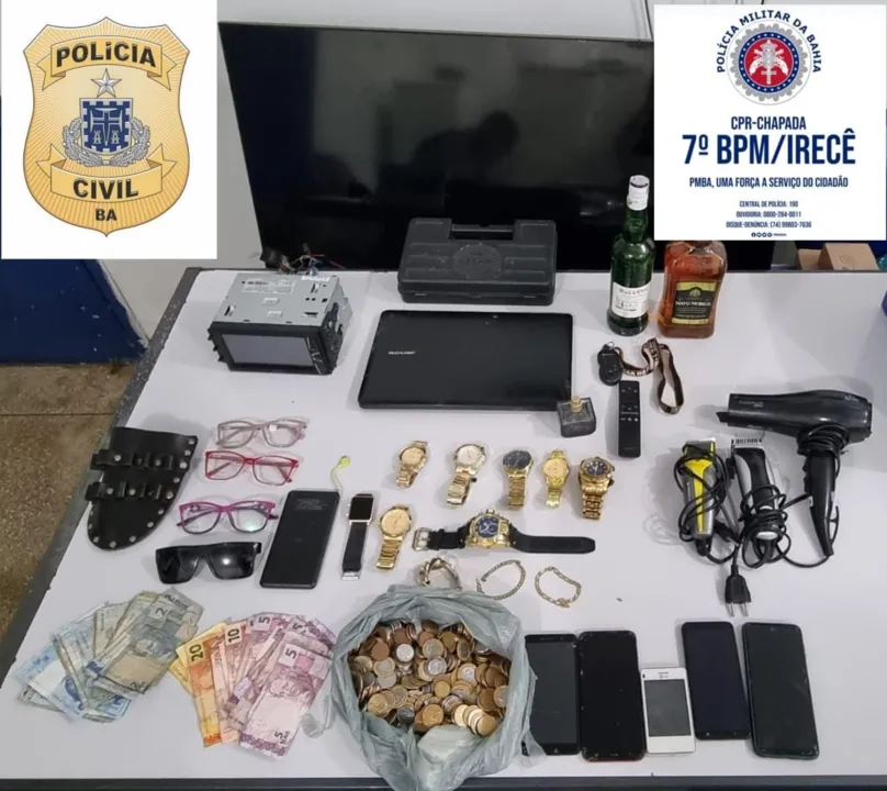 A mulher foi autuada por receptação e tráfico de drogas