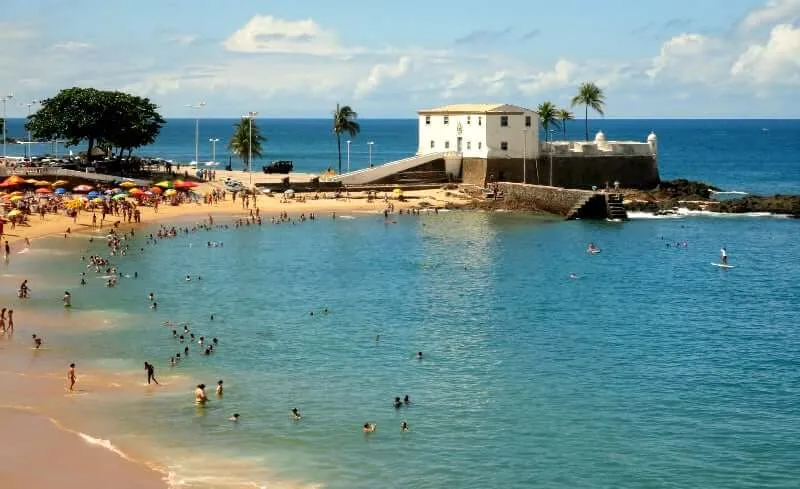 A praia do Porto da Barra é apontada como imprópria