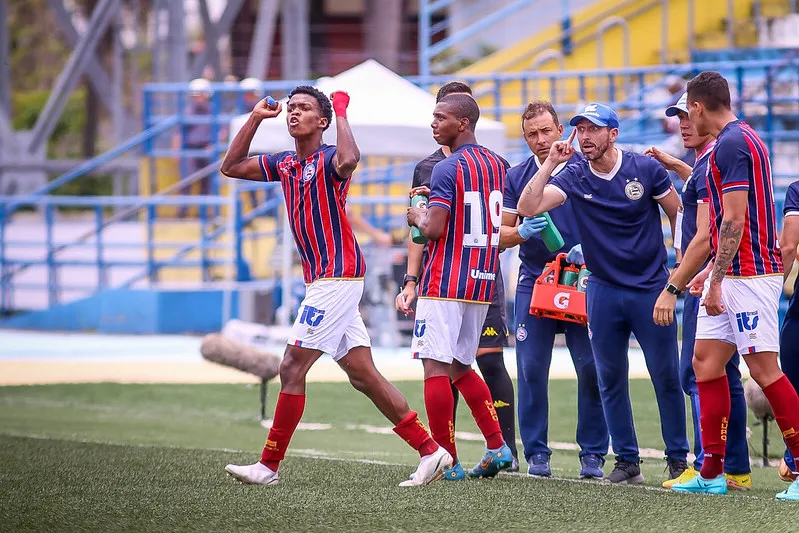 Siston  comandou a equipe em 29 jogos, com apenas 10 vitórias