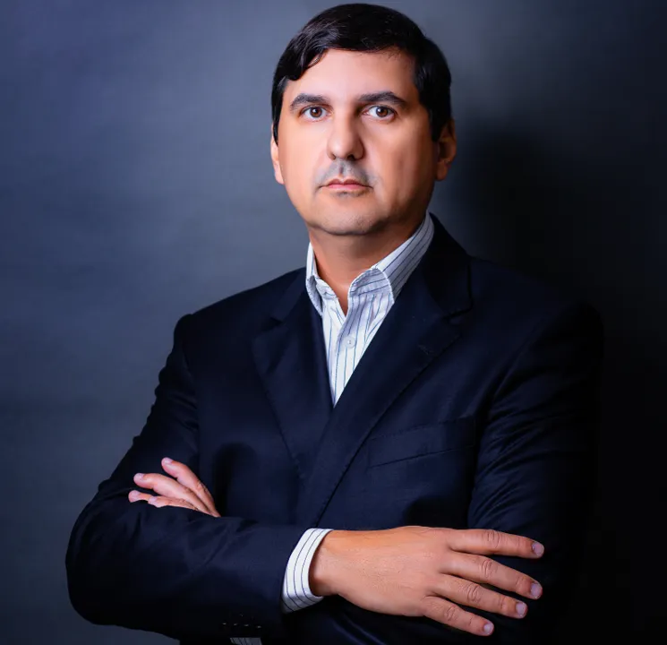 Roberto Soledade é advogado e especialista em direito dos contratos