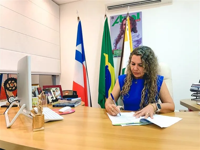 Prefeita de Eunápolis, Cordélia Torres (UB)