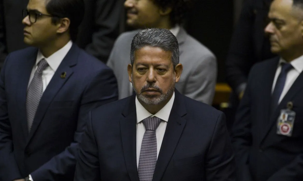 Presidente da Câmara entrega notícia-crime contra golpistas ao procurador-geral da República