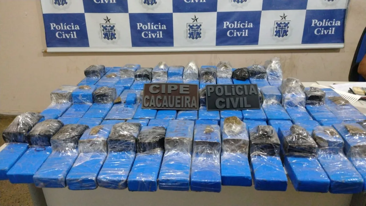 Droga foi localizada após uma denúncia anônima