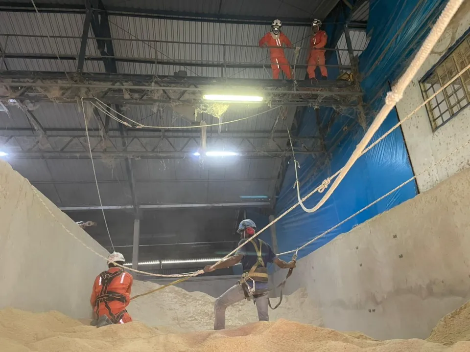 Depósito armazenava em torno de 400 toneladas de farelo